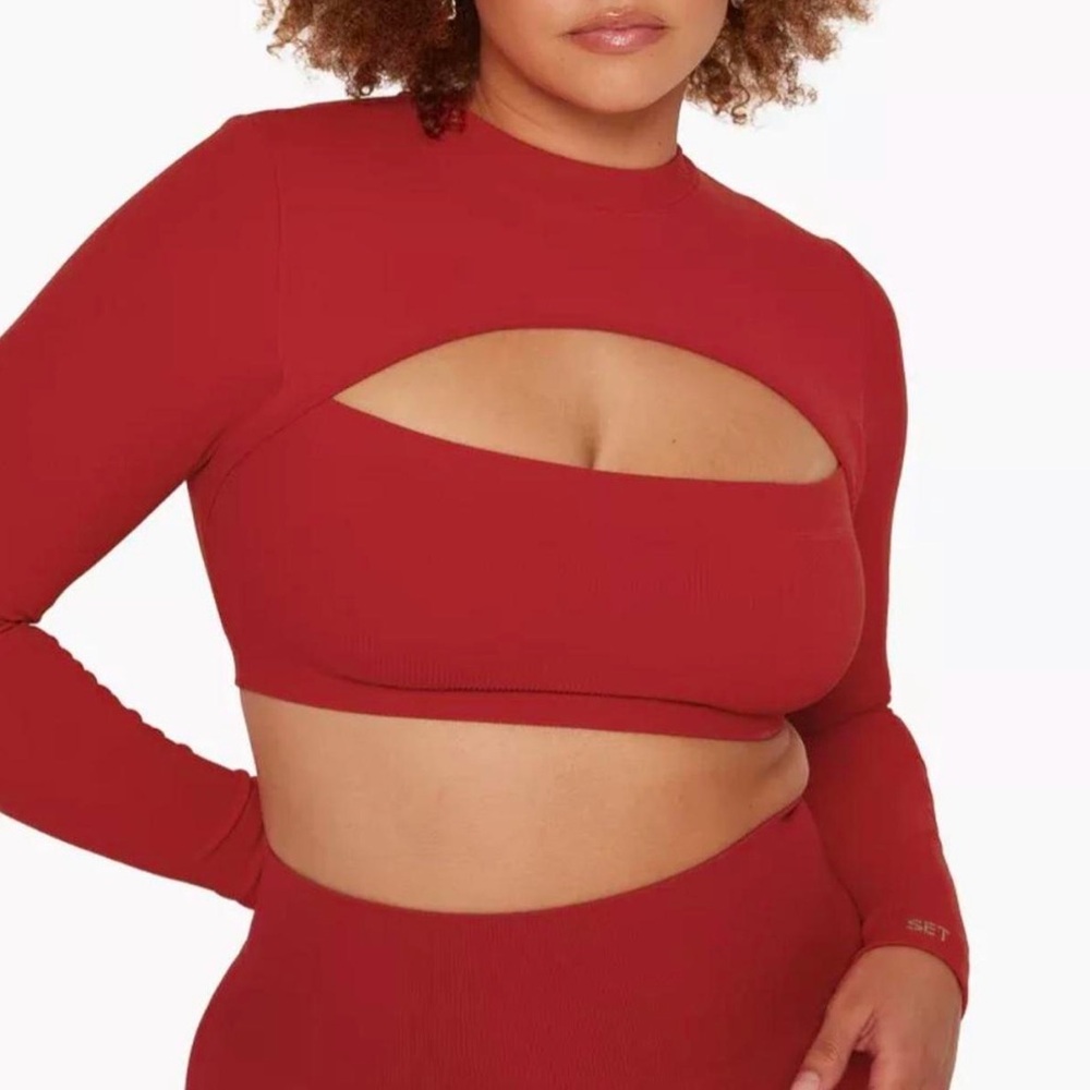 SET Active Sculptflex cut out long sleeve workout top - Red medium